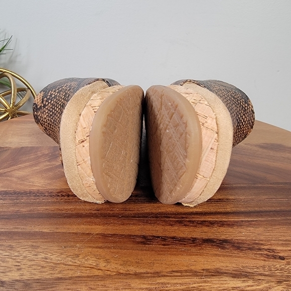 Baretraps Flossey Snakeskin Print Women's Brown Wedge Slide Sandals Size 9.5 - Picture 12 of 17